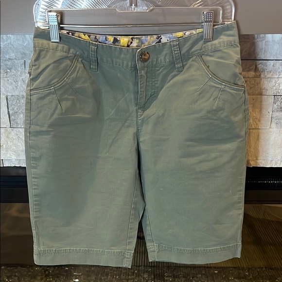 Columbia Green Bermuda Cotton Blend Shorts size 6 - Picture 1 of 12